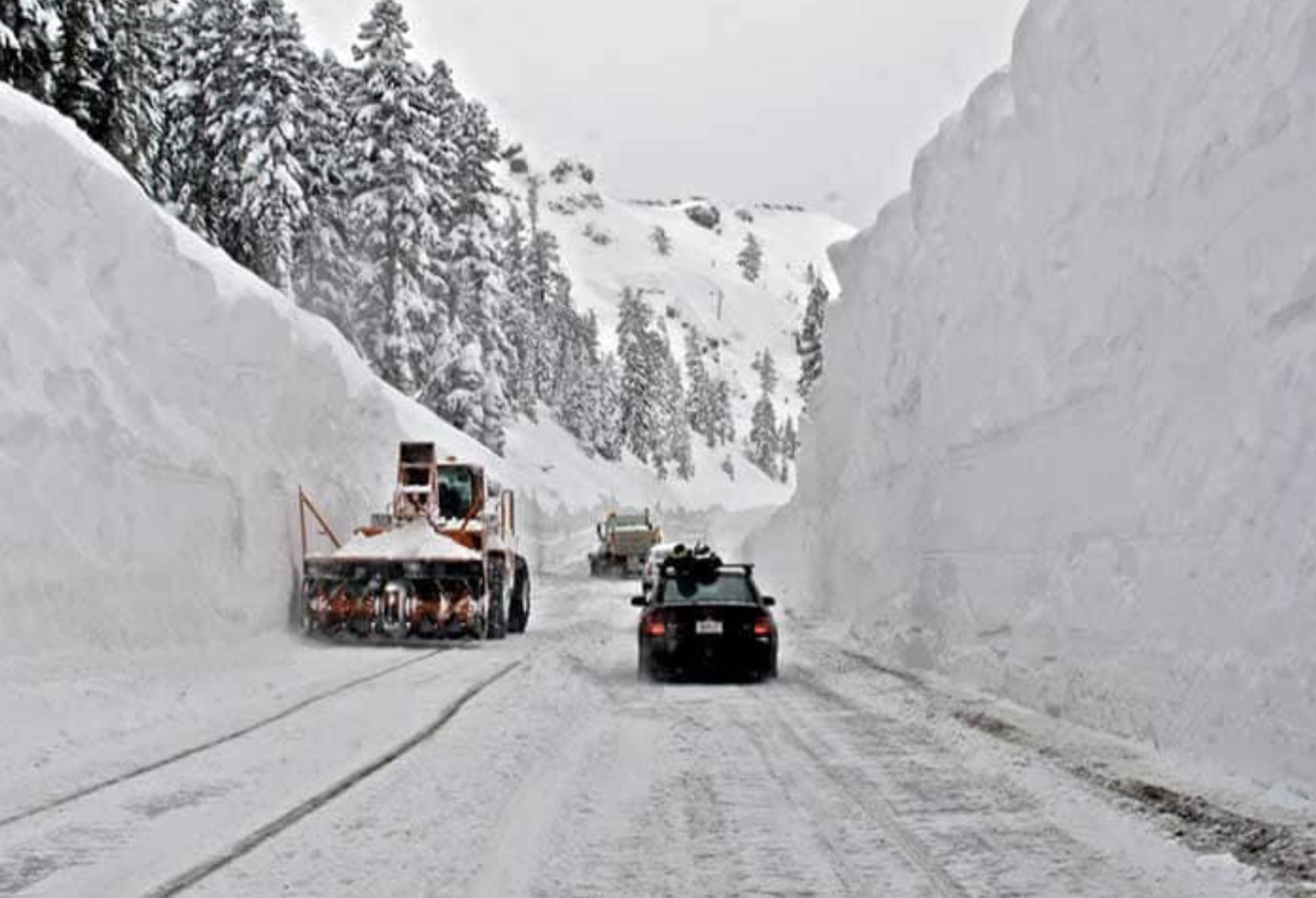 Here's what recordbreaking snowfall in the Sierra looks like from my